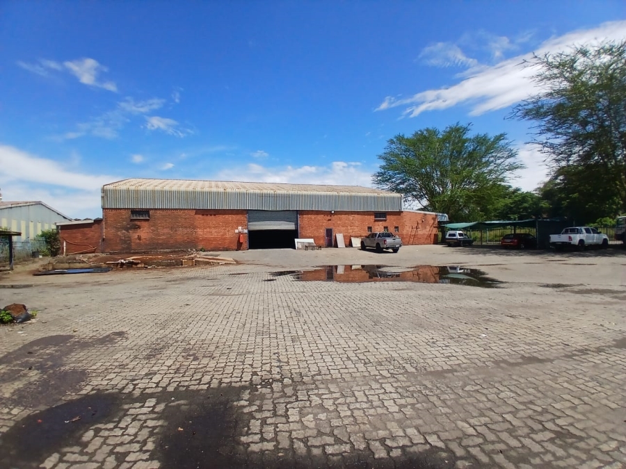 To Let commercial Property for Rent in Zinniaville North West